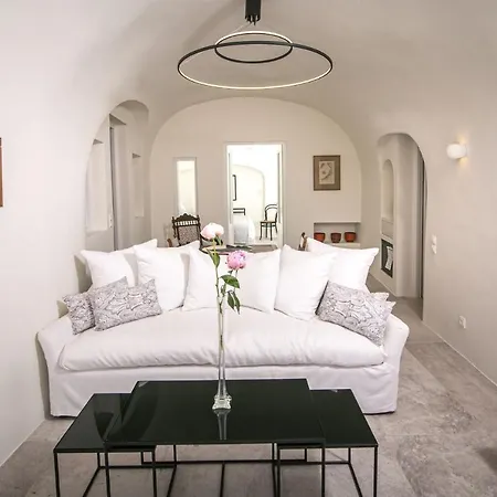 Aloia Santorini Two Bedroom With Outdoor Hot Tub Spyros Demi Villa *